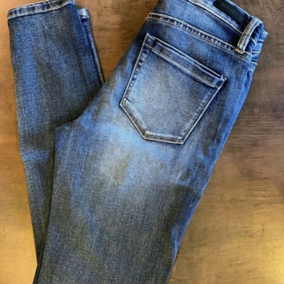 BLANK NYC Mid-Rise Denim Skinny in Wealth Care - Picture 5 of 5
